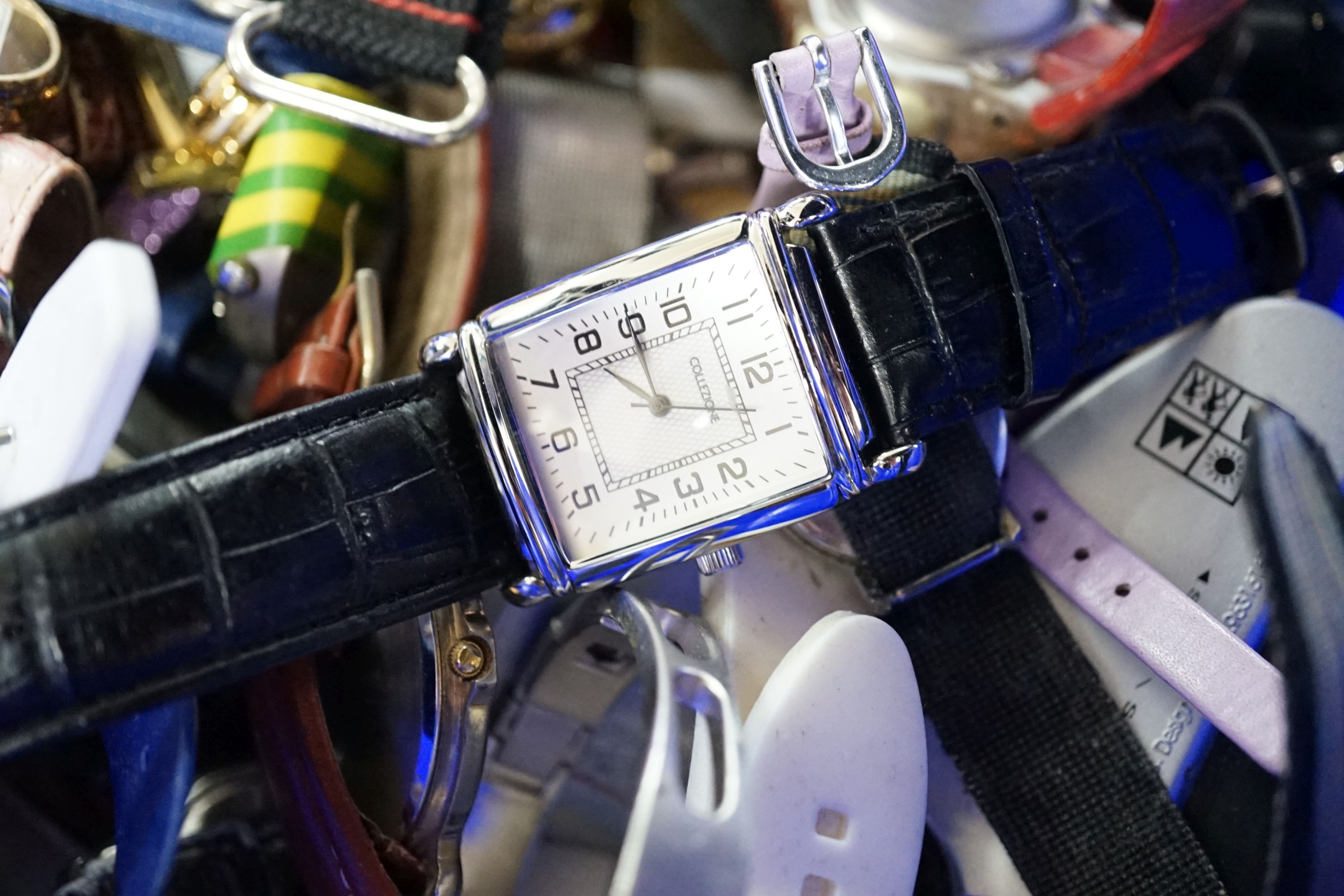 Approximately two hundred and thirty assorted modern wrist watches, including Seiko, etc.